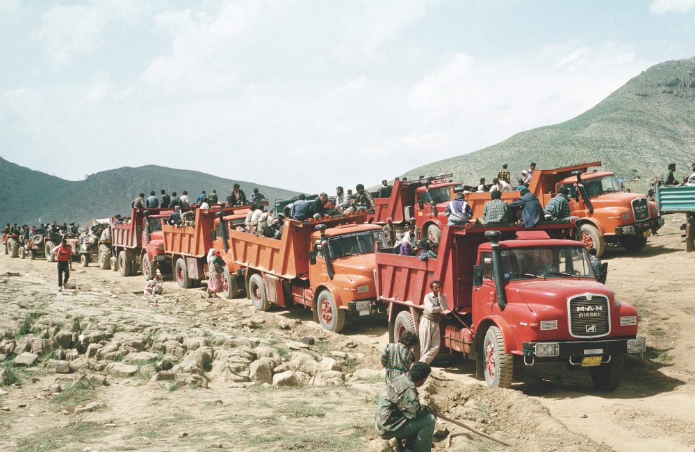 Kurdish internally displaced persons returning from mountains